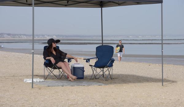 Quik Shade Deluxe Quad Folding Chair - Navy/Black (137622DS) This deluxe quad chair is an ideal accessory to bring on beach trips. 