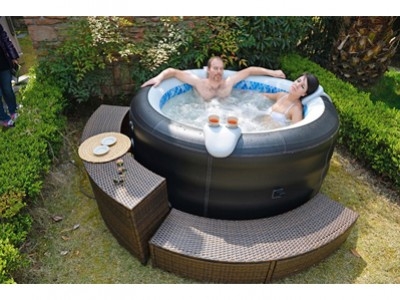 BEAT THE COLD WEATHER AND RELAX WITH OUR SPA HOT TUB!!